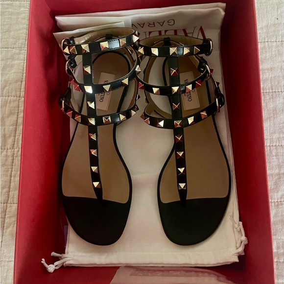 NEW Valentino Rockstud Calfskin flat flip flop sandal size 37 black 🖤 RV $990 - Picture 13 of 13